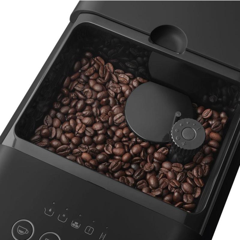 SMEG Kaffemaskin BCC02 1,4L m/melk svart