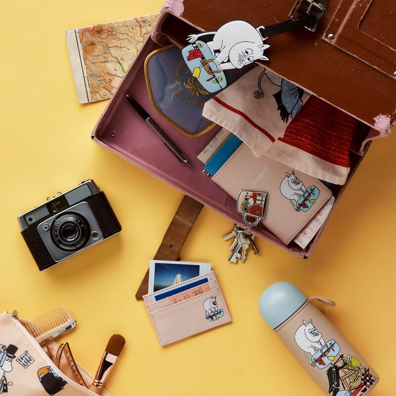 MoominArabia Mummi passomslag 15x10 cm Ferieklar