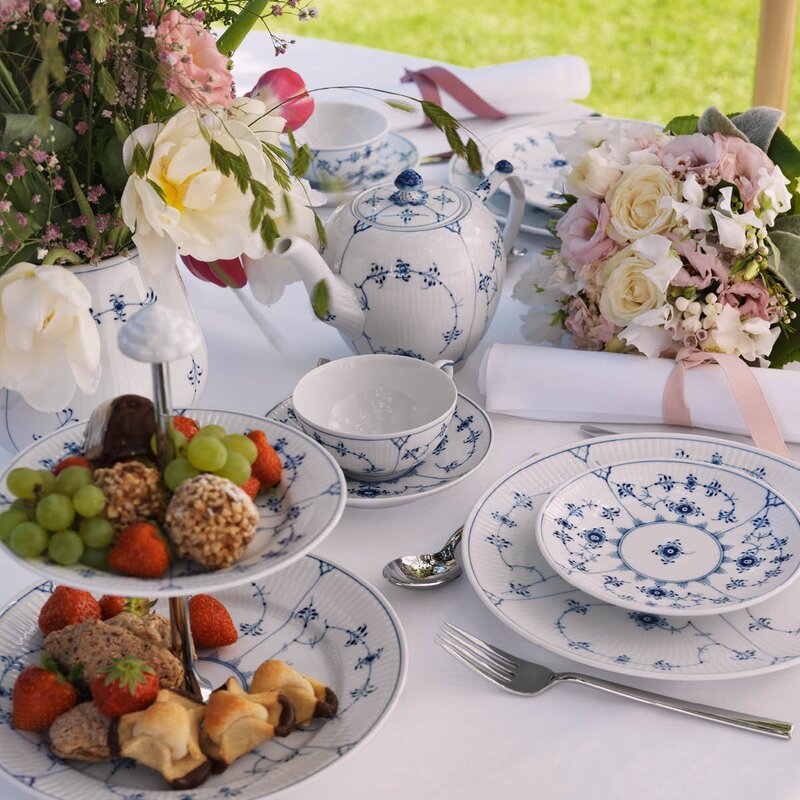 Royal Copenhagen Musselmalt Riflet etasjefat 24 cm hvit/blå
