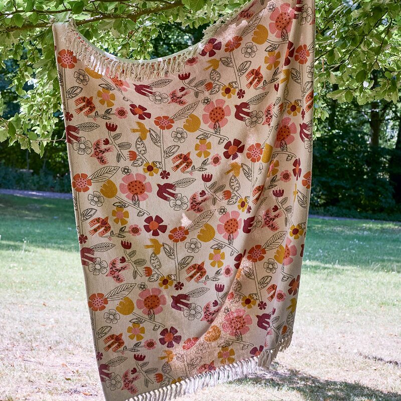 Bloomingville Vivielle pledd 160x130 cm blomster lys