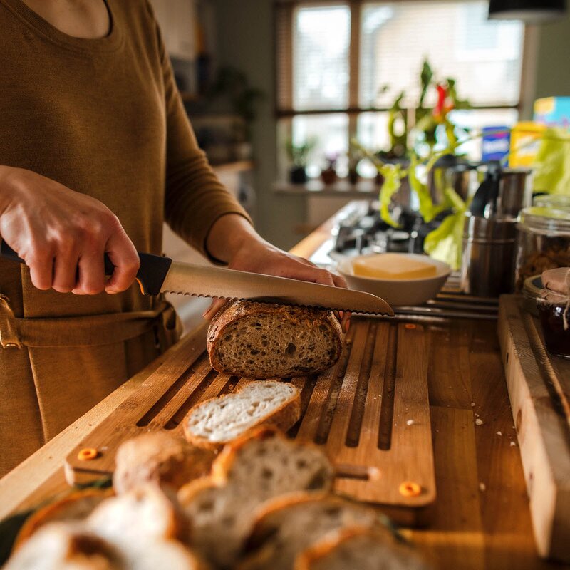 Fiskars Functional Form brødkniv 41 cm svart/rustfritt stål