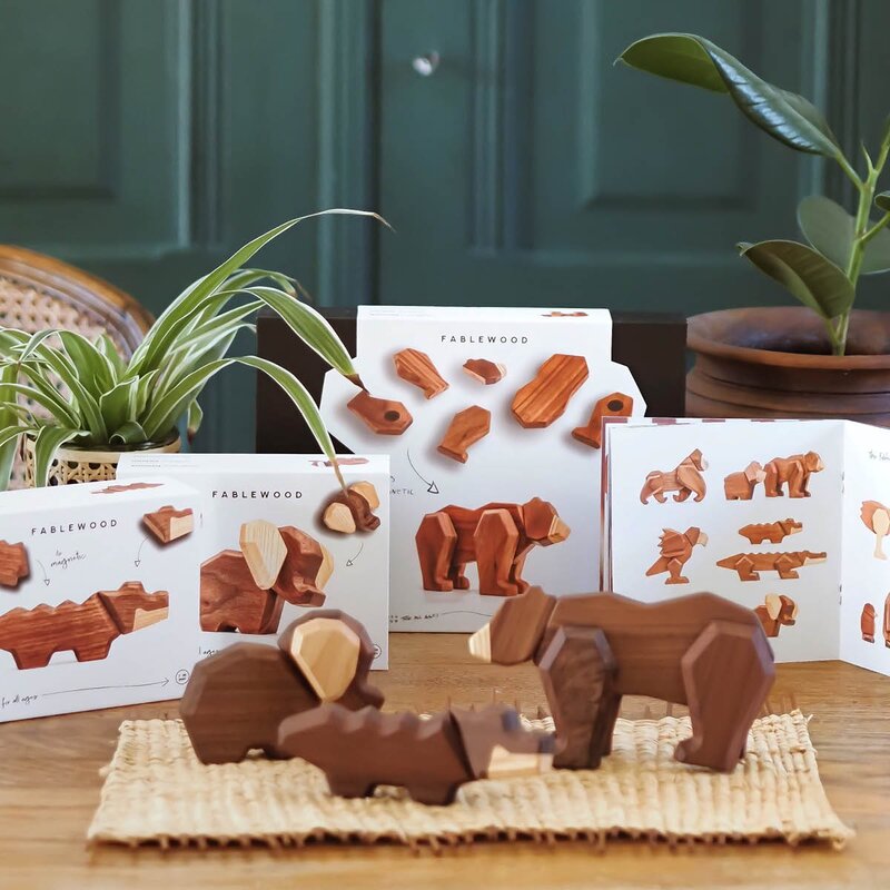 FableWood Liten krokodille trefigur 6 cm valnøtt/ask