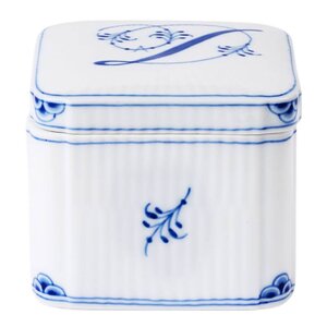 Royal Copenhagen Alphabet Collection firkantet bonbonniere D 13 cl blå/hvit