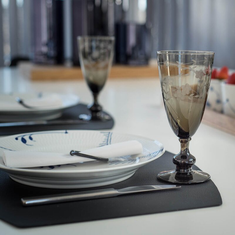 MiLLE W NORDISK DESIGN Ellips bordbrikke 45x35 cm svart