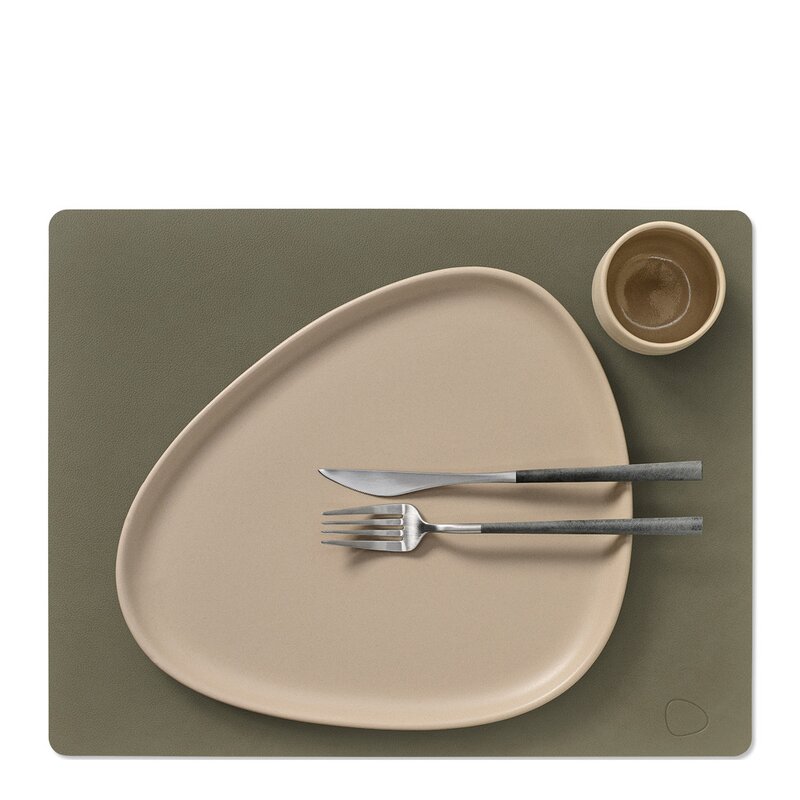 LIND DNA Nupo square bordbrikke 35x45 cm militærgrønn