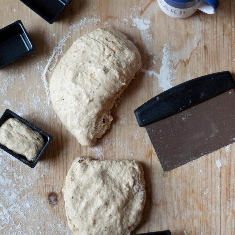 MasterClass Deigskrape 16,5 cm med mål rustfri svart