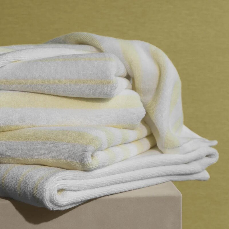 Blomus Arto badehåndkle 140x70 cm hvit/gul tynne striper