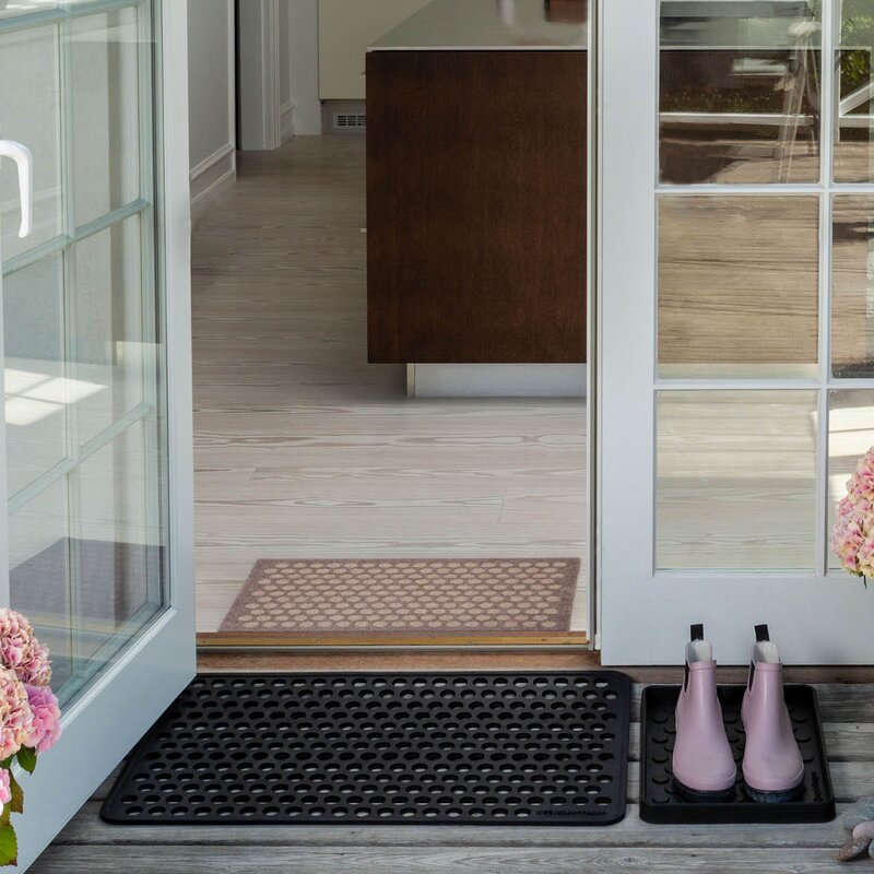 Tica Copenhagen Dot sko- og støvelbrett 28x38x3 cm svart