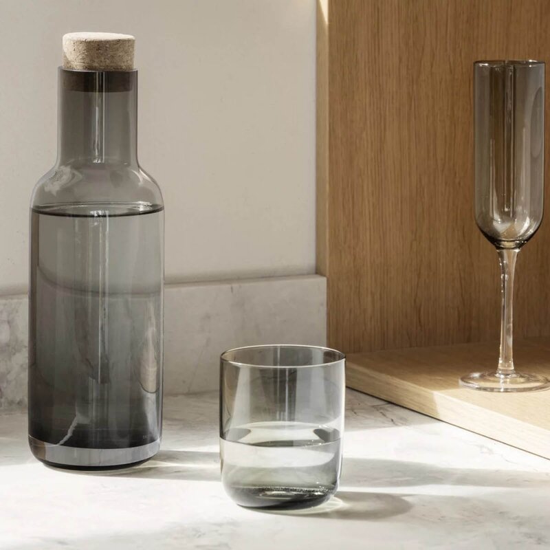 Blomus Fuumi vannkaraffel 1L smoke