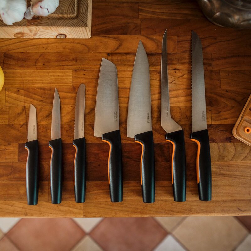 Fiskars Functional Form santokukniv 35,5 cm svart/rustfritt stål
