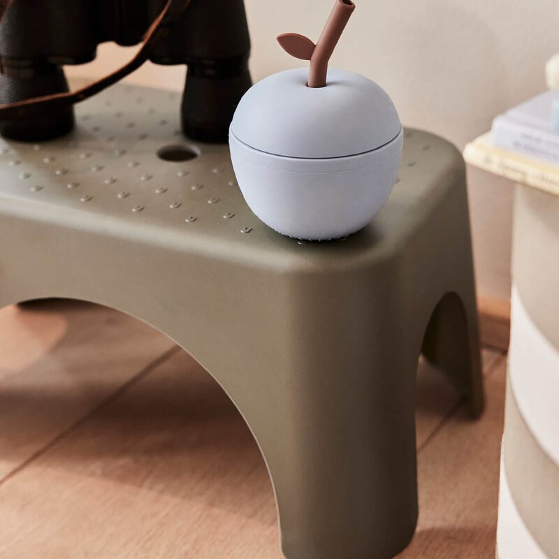 OYOY Rabbit trappestol 33x20x18 cm Olive