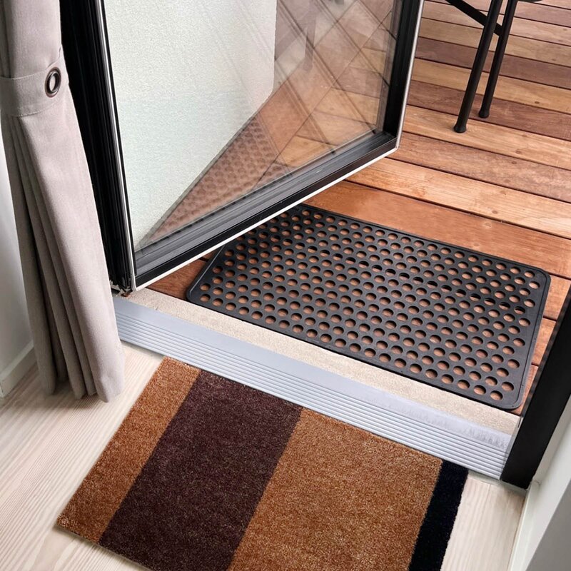 Tica Copenhagen Dot dørmatte gummi 75x45 cm svart