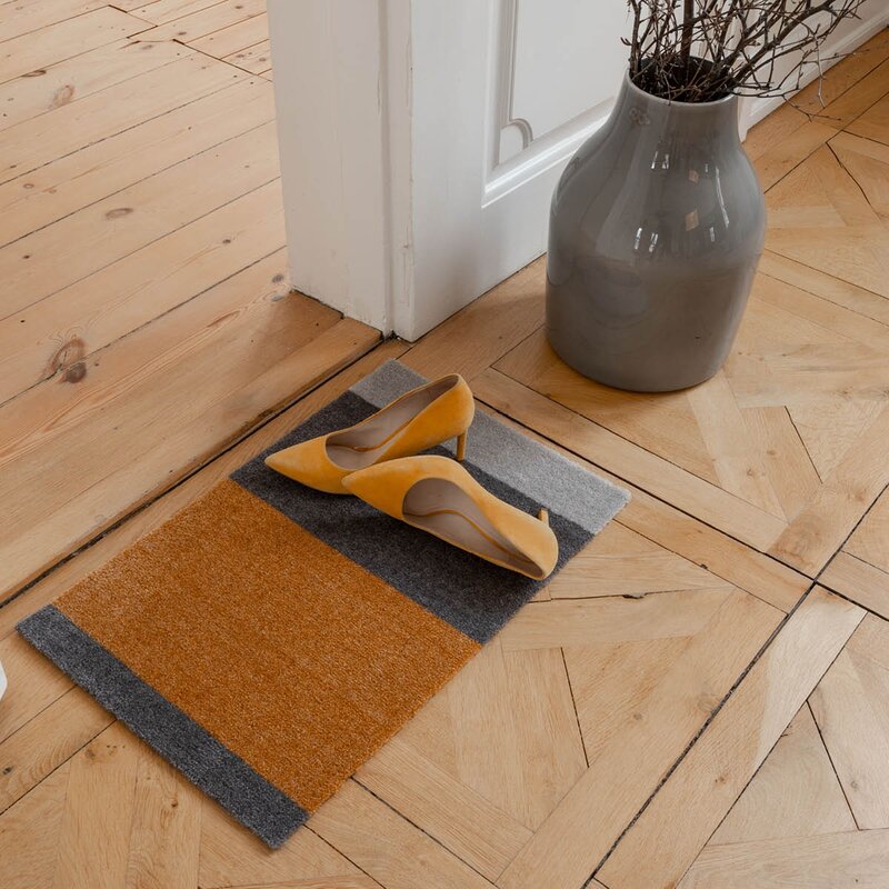 Tica Copenhagen Stripes horisontal gulvmatte 40x60 cm dijon/grey