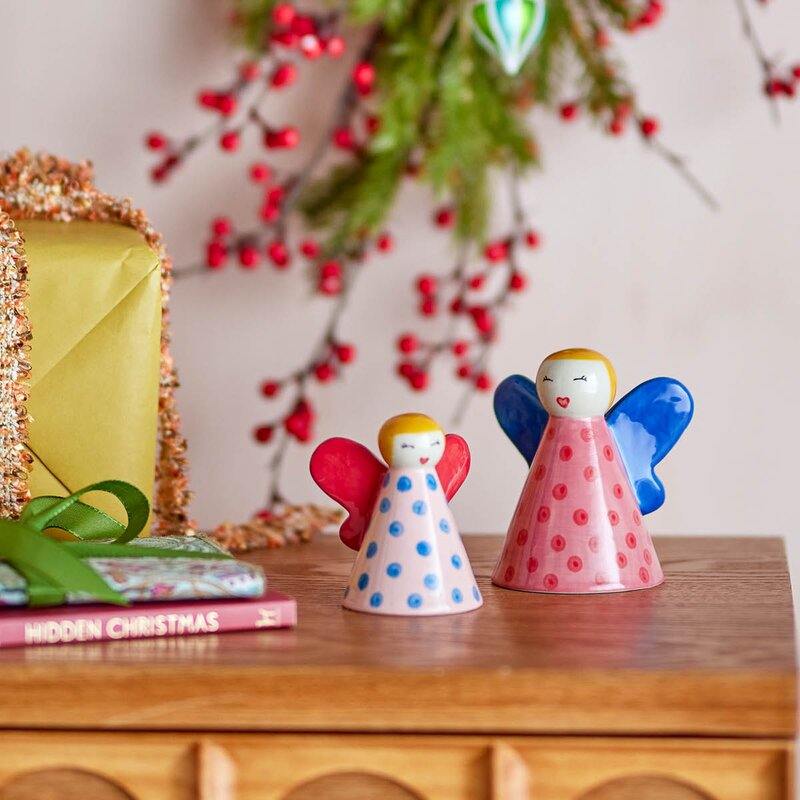 Bloomingville Caramella engel i steingods 2 stk 8/10 cm rosa/blå