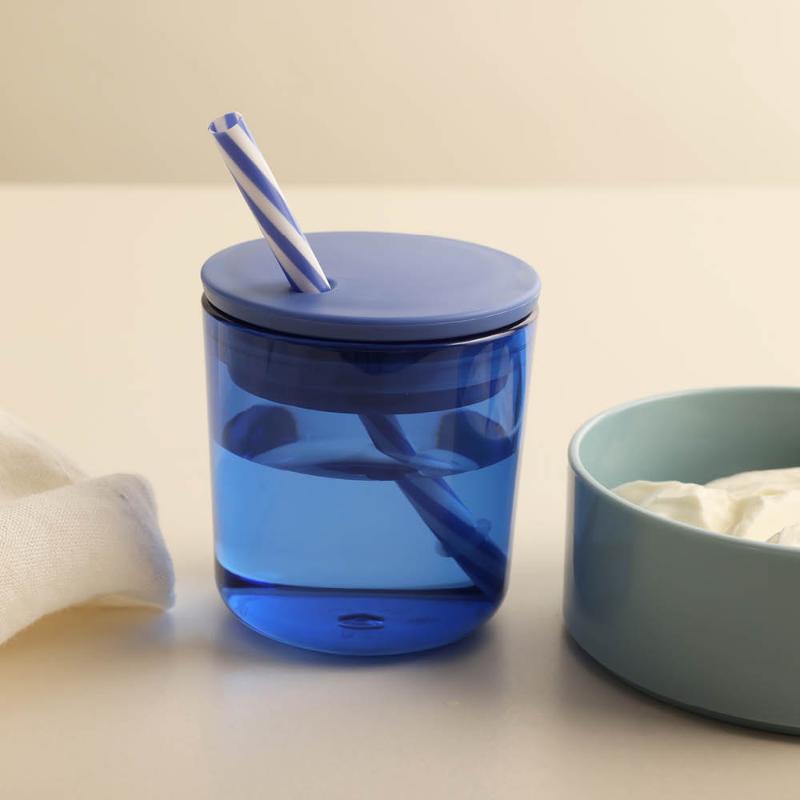 Design Letters Kids Eco lokk til kopp/glass med sugerør blå