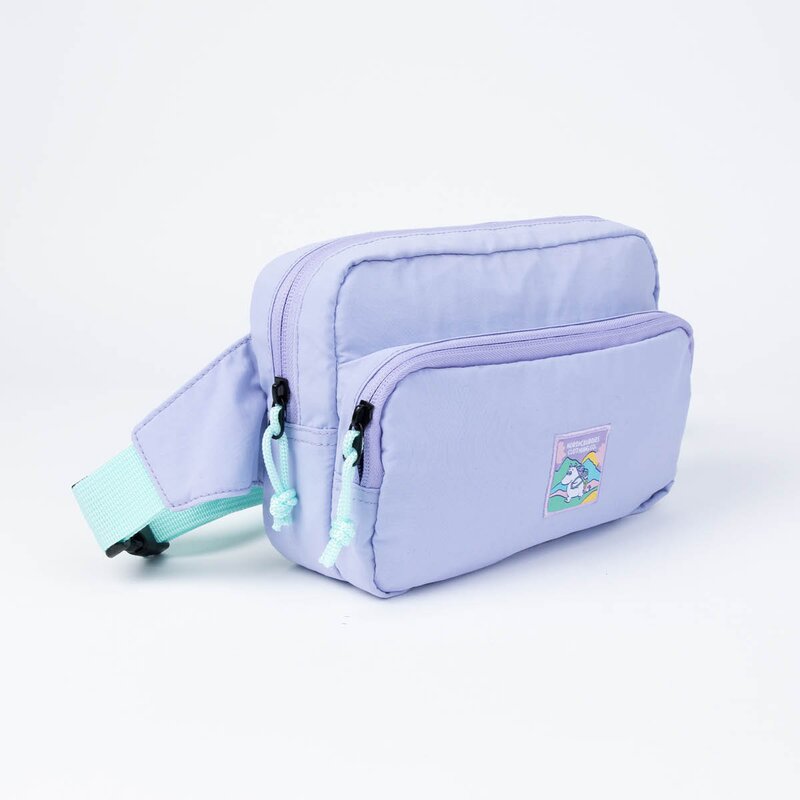 Nordicbuddies Mummi retro mageveske 25x15 cm Mummitroll på eventyr lilla