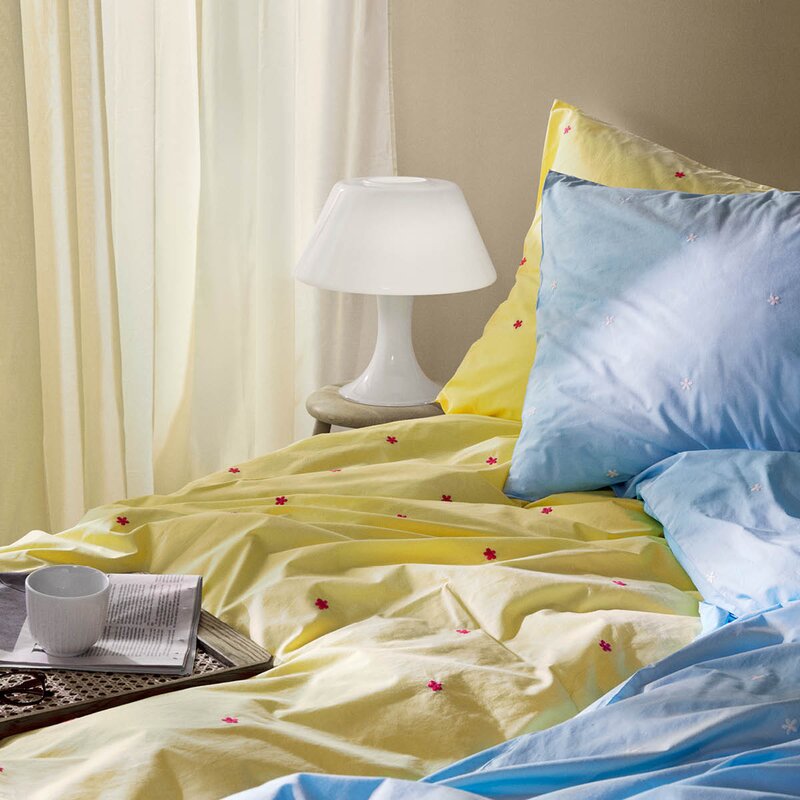 Juna Daisy sengetøy 140x200 cm gul