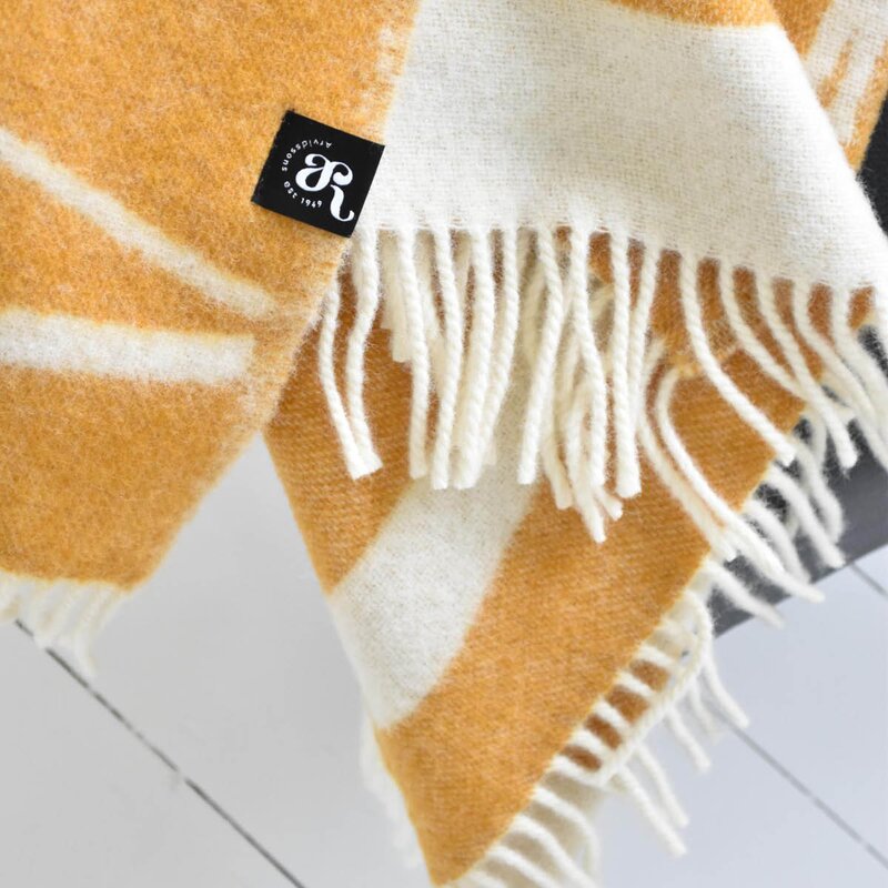 Arvidssons Textil Fjällvandring ullpledd 130x170 cm gul