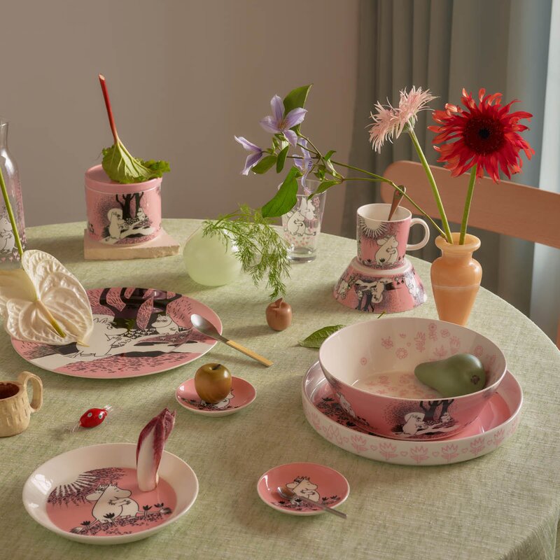 MoominArabia Mummi serveringsfat 30 cm Kjærlighet rosa 30 år