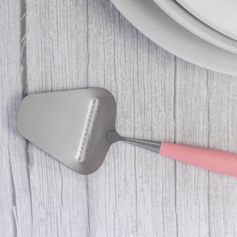 Bjørklund Ostehøvel med riller 27,5 cm pudderrosa