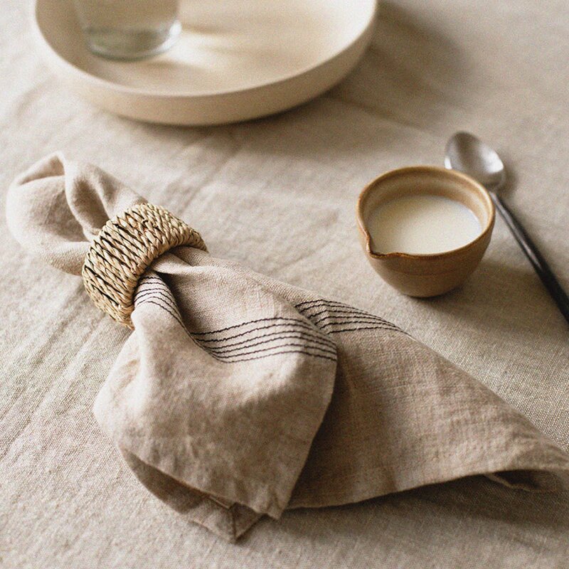 Tell Me More Livia tøyserviett 45x45 cm beige/svart